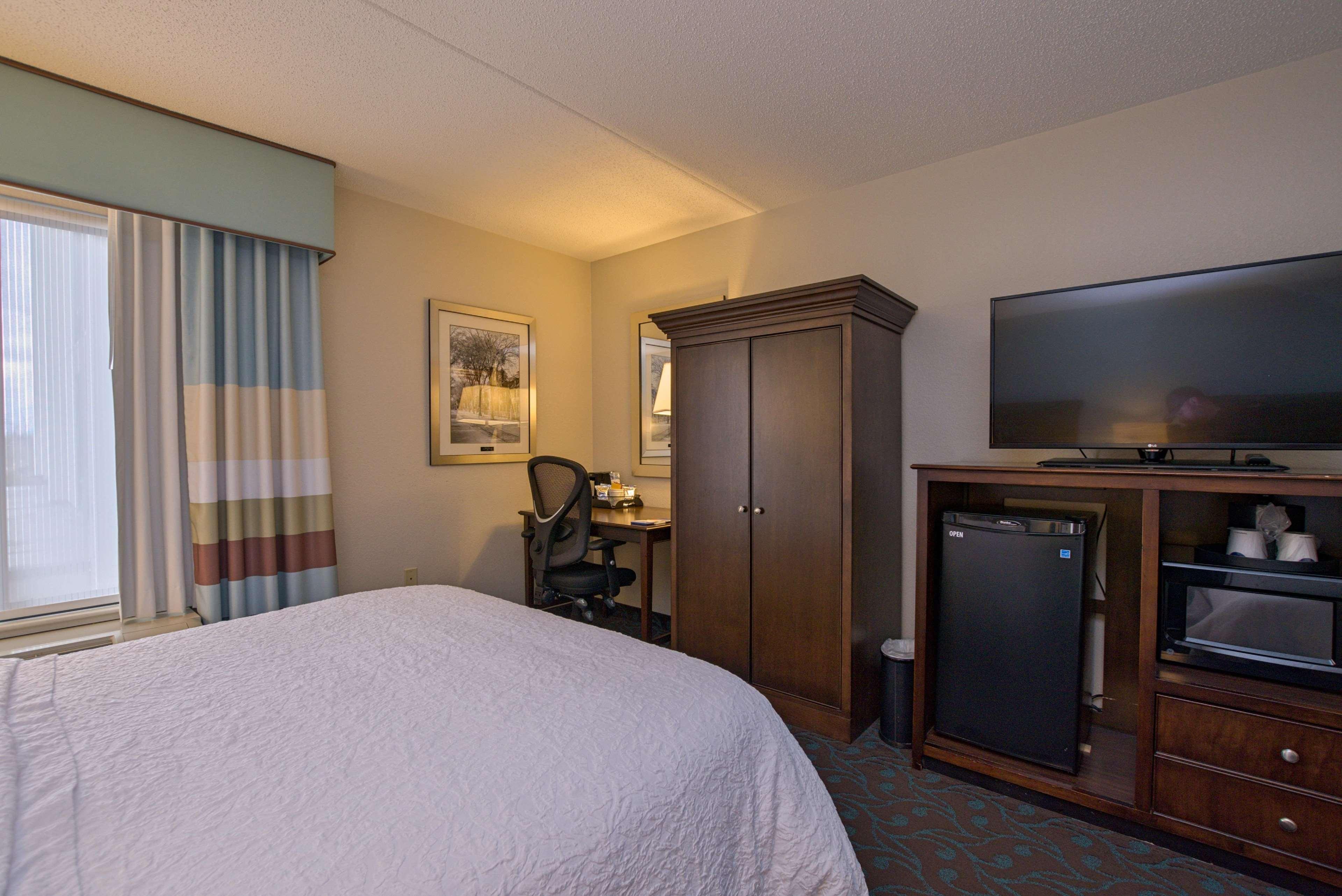 Hampton Inn Portsmouth Central Экстерьер фото