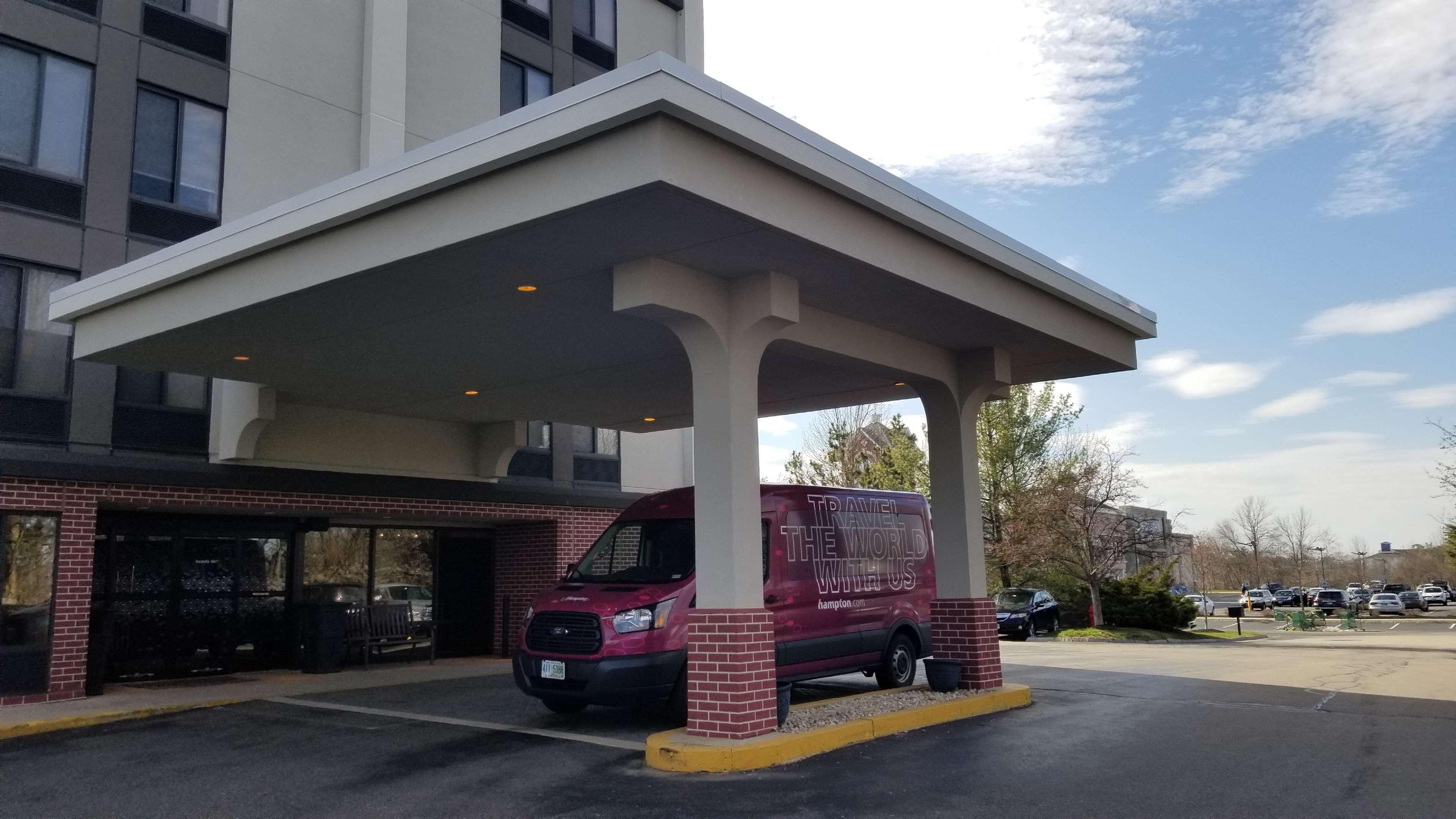 Hampton Inn Portsmouth Central Экстерьер фото