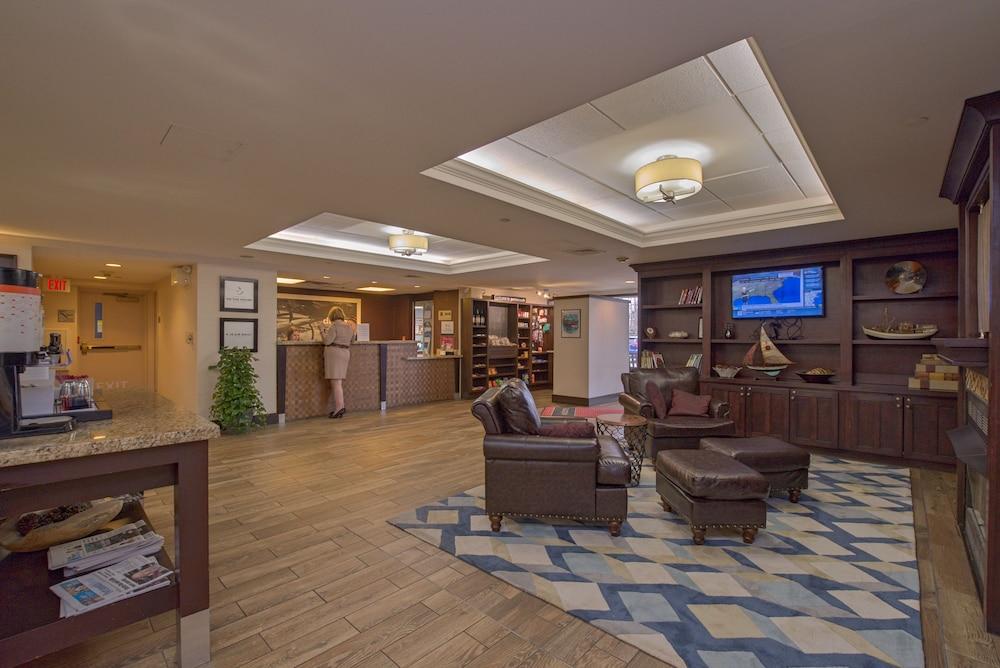 Hampton Inn Portsmouth Central Экстерьер фото