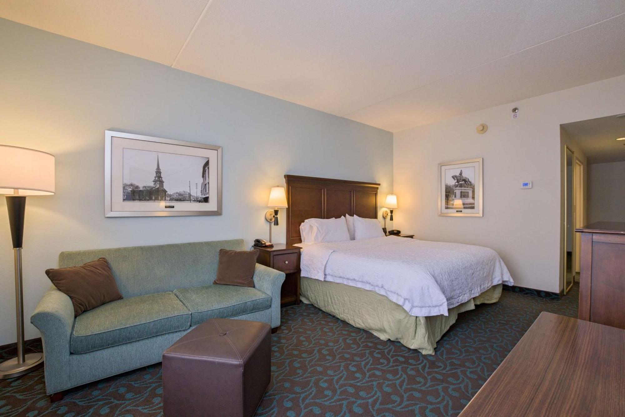 Hampton Inn Portsmouth Central Экстерьер фото